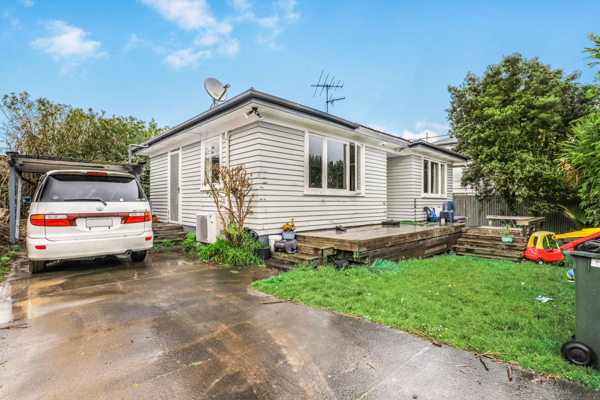 2/22 Tawa Crescent, Manurewa, Auckland - Carousel 1