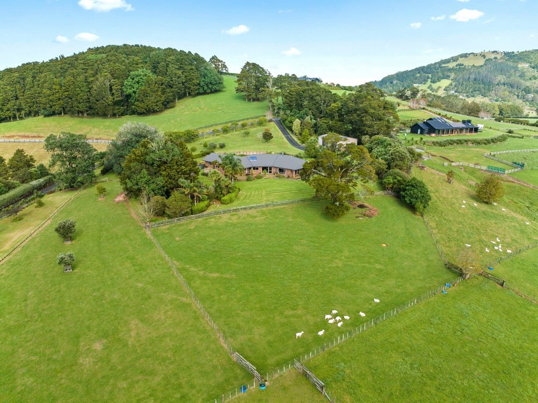 33 Dalkeith Drive, Kamo - Carousel 28