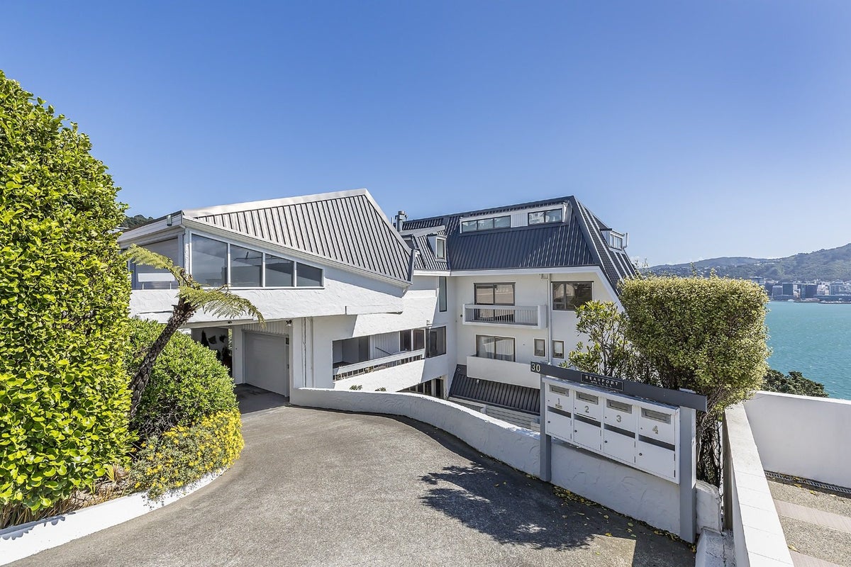 2/30 The Crescent, Roseneath, Wellington - Carousel 2