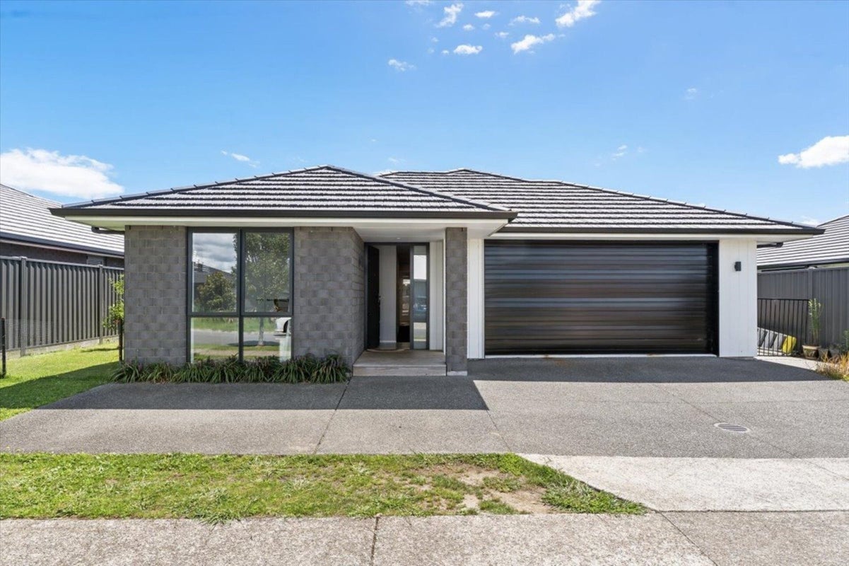 72 Tabraham Crescent, Pyes Pa, Tauranga - Carousel 1