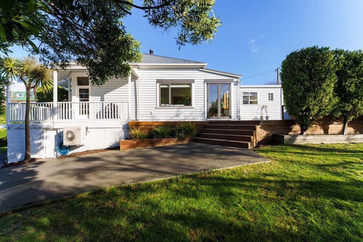 40 Bayfield Road, Andersons Bay, Dunedin - Carousel 1