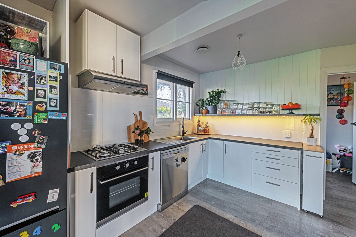 8 Tenby Place, Avondale, Christchurch - Carousel 16