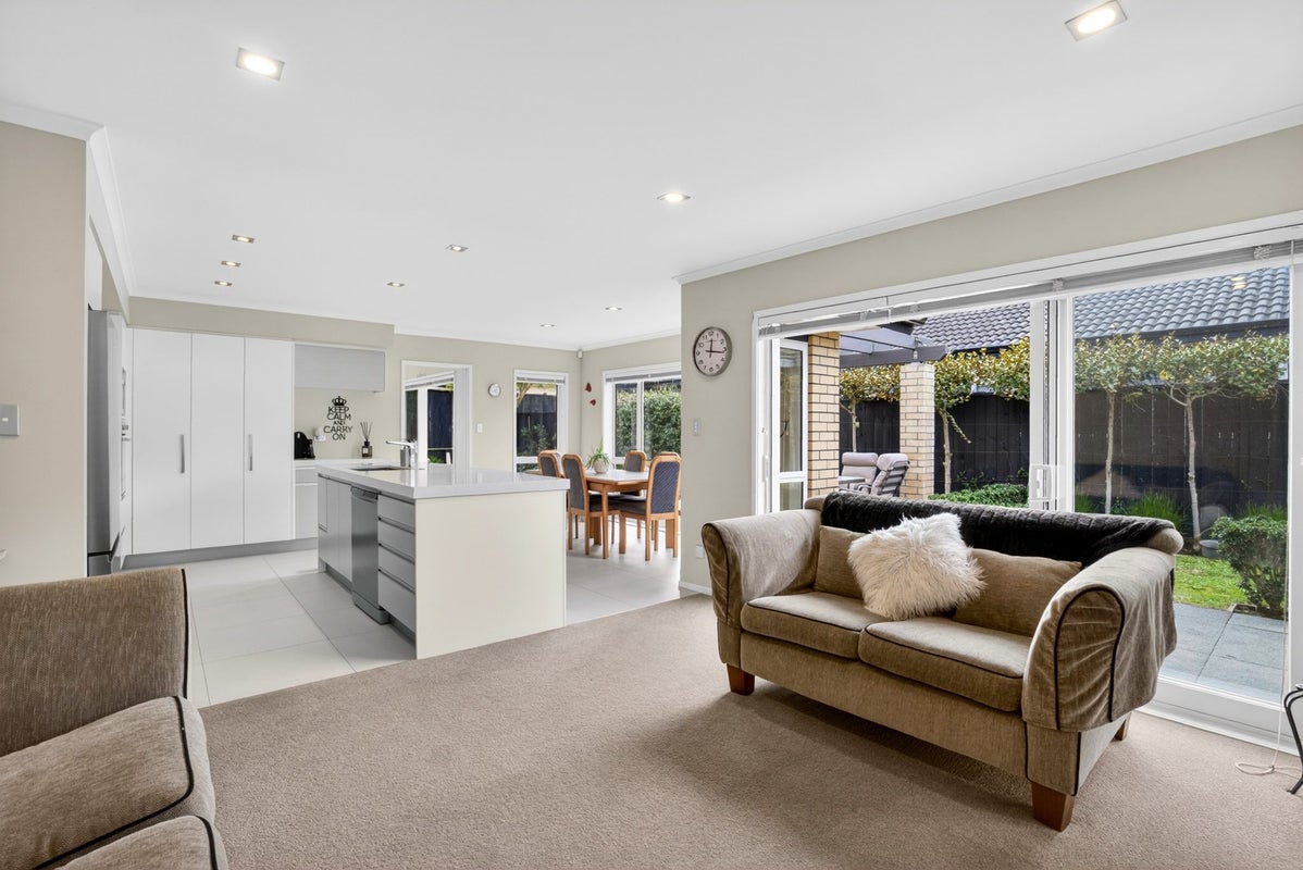 26 Castellina Drive, Karaka, Papakura - Carousel 2