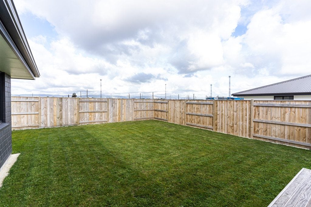 12 Balrickard Way, Milson, Palmerston North - Carousel 23