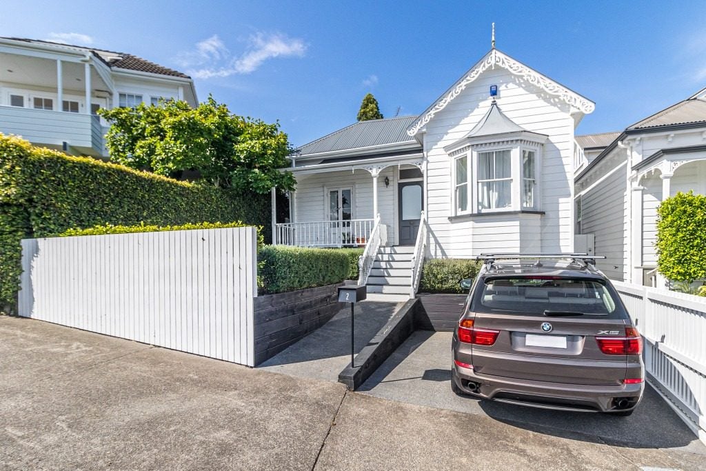 2 Hackett Street, Saint Marys Bay, Auckland - Carousel 1