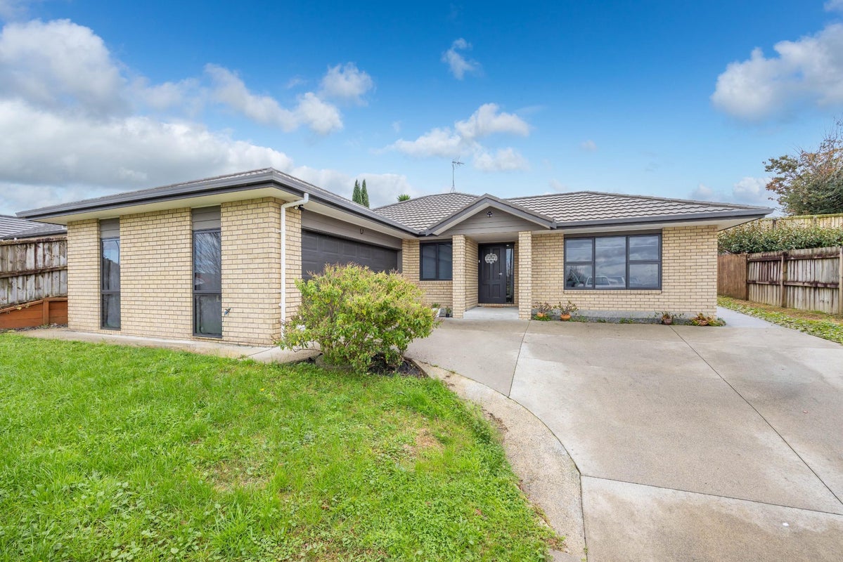 54 Farnborough Drive, Nawton, Hamilton - Carousel 1