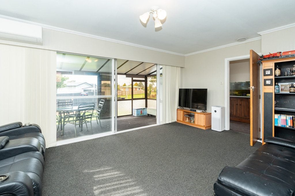 65 Deanwell Avenue, Melville, Hamilton - Carousel 2