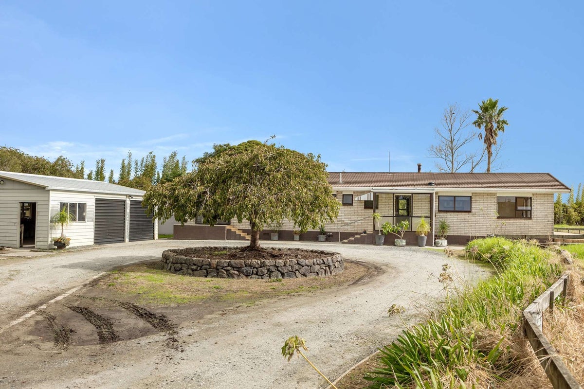 6 State Highway 1, AWANUI, PUKENUI - Carousel 1