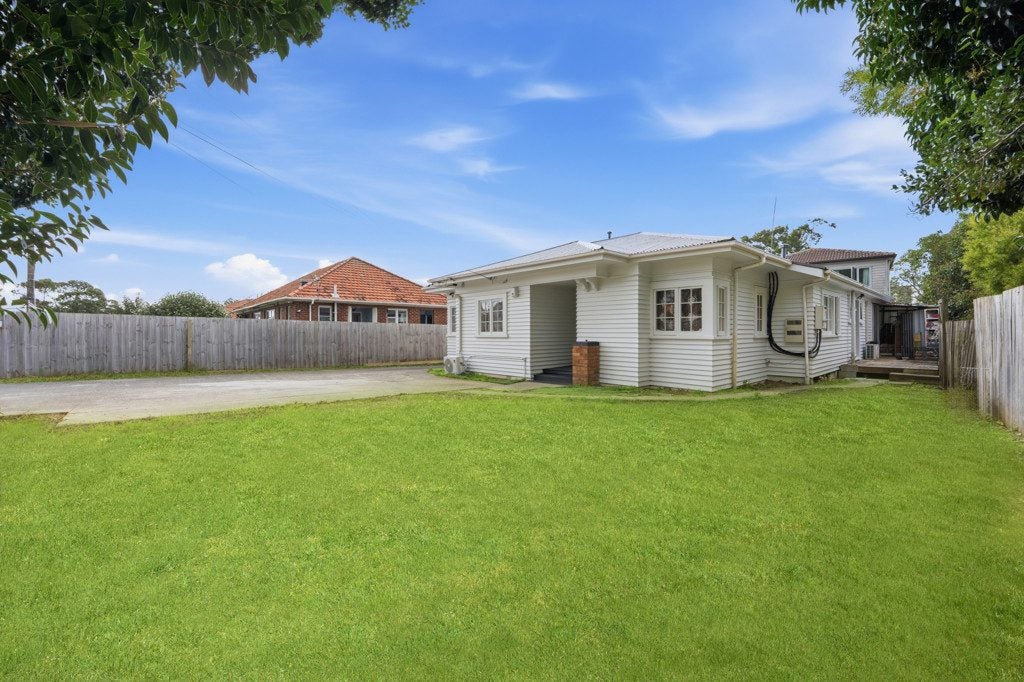 13 Memorial Avenue, Mount Roskill, Auckland - Carousel 2