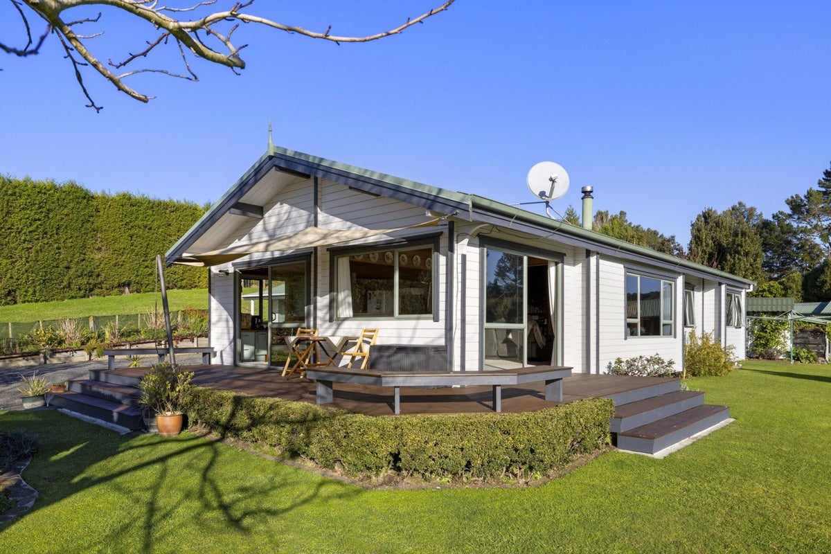 386 Wainui Road, WHAKAMARAMA, KATIKATI - Carousel 1