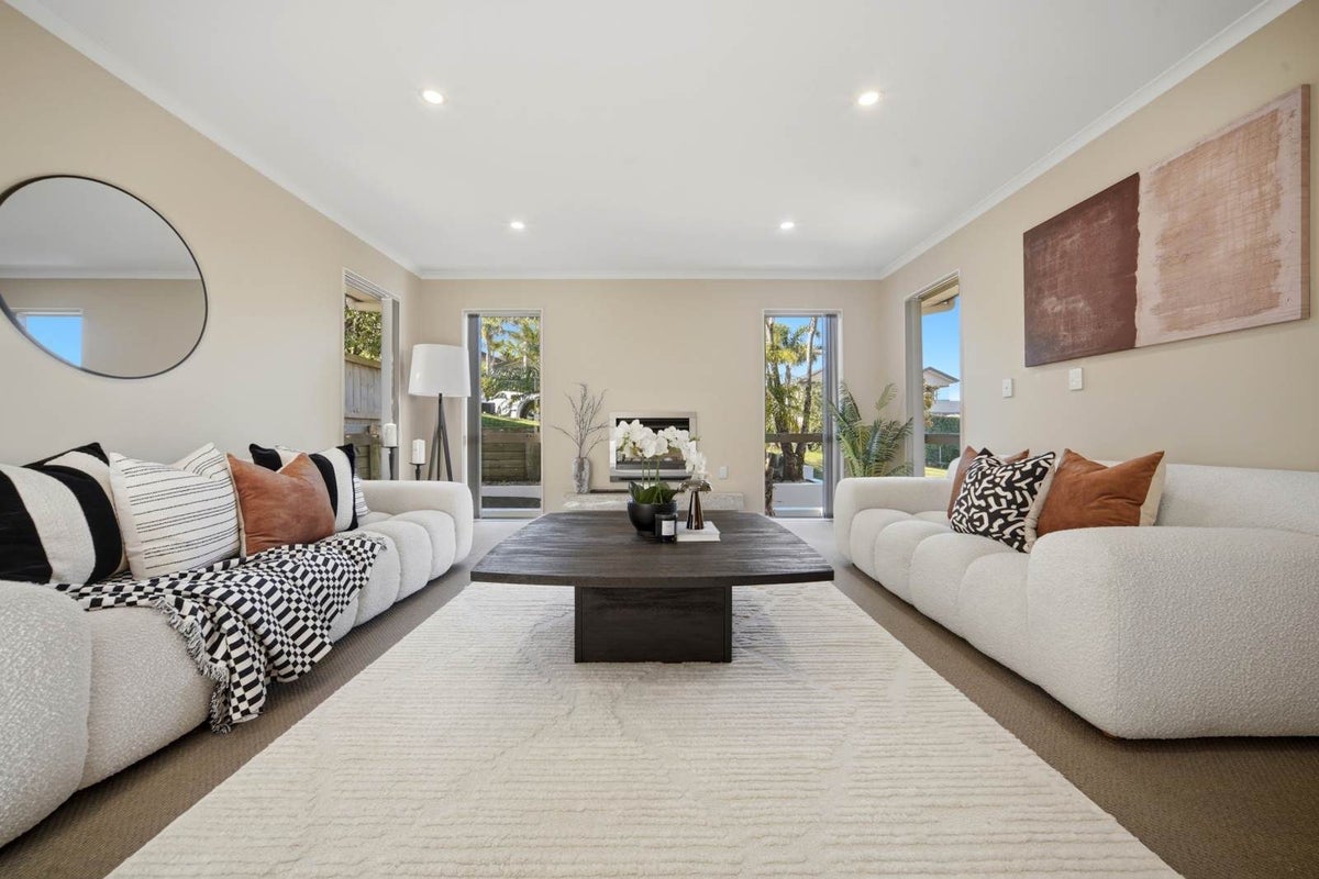 6 Hilton Close, Fairview Heights, Auckland - Carousel 2
