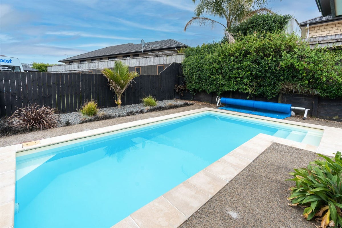11 Tennille Street, Flagstaff, Hamilton - Carousel 1