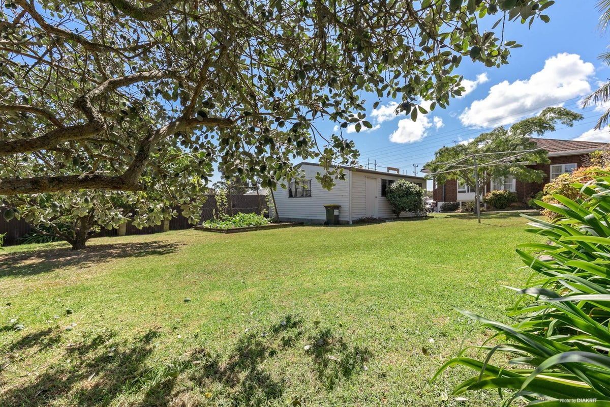 2 Preston Avenue, Belmont, Auckland - Carousel 2