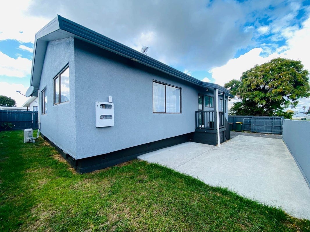 1/10 Solveig Place, Randwick Park, Auckland - Carousel 12
