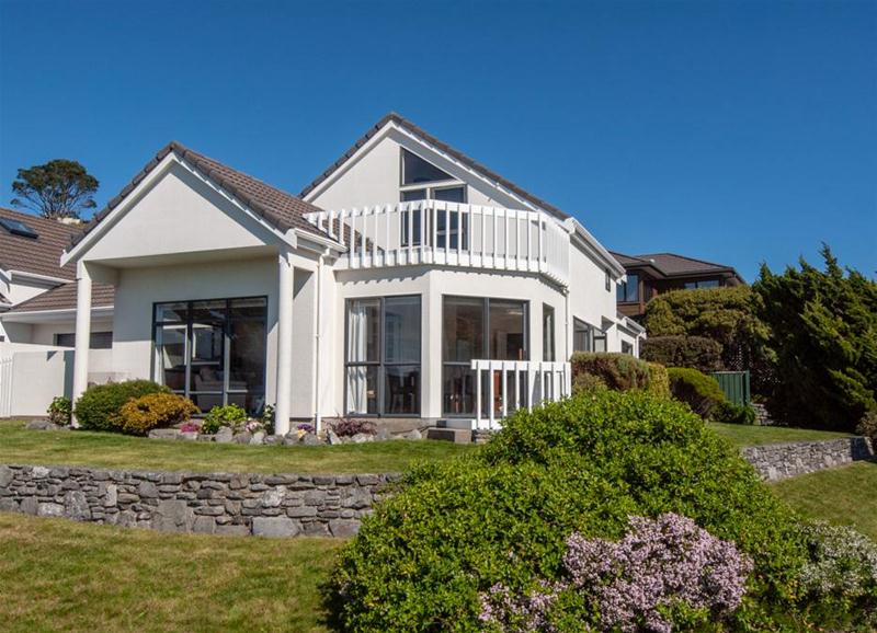 1 Furlong Crescent, Churton Park, Wellington - Carousel 1
