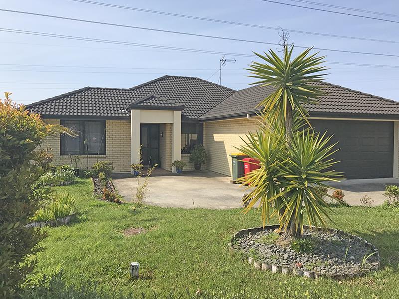 11 Holsten Place, Massey, Auckland - Carousel 1