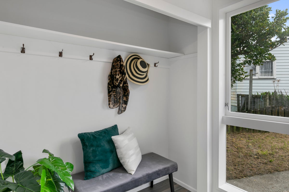 19 Clapham Grove, Stokes Valley, Lower Hutt - Carousel 2