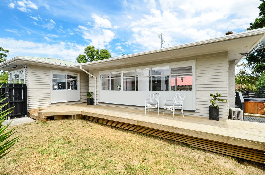 42B Sherwood Avenue, Te Atatu South, Auckland - Carousel 2