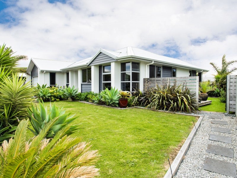 8 Hamilton Drive, Wainui, Gisborne - Carousel 1