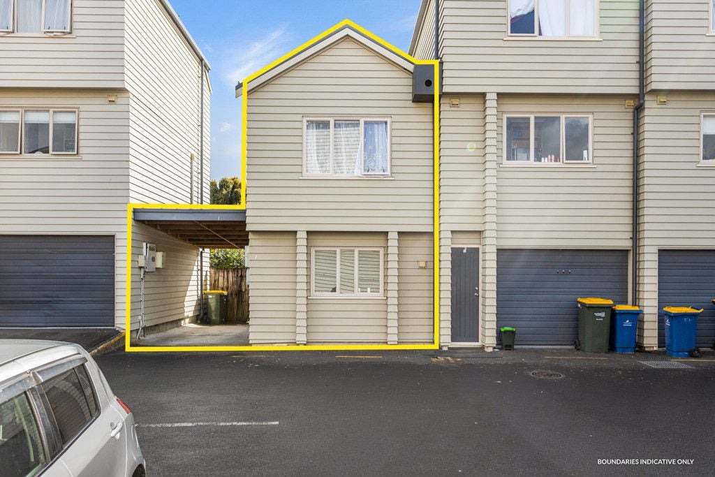 7/4 Keeling Road, Henderson, Auckland - Carousel 2