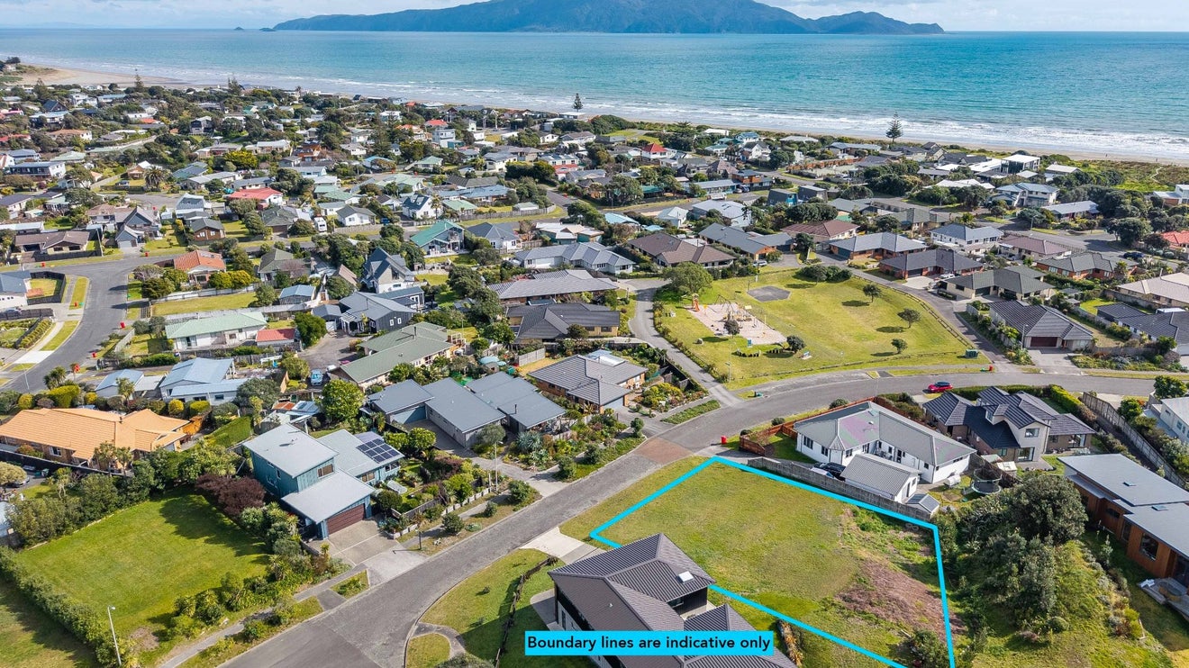 25 Pharazyn Avenue, Waikanae Beach, Waikanae - Carousel 1