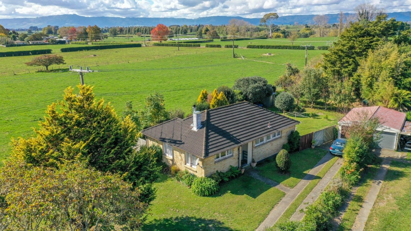 606 State Highway 27, Tirau - Carousel 2