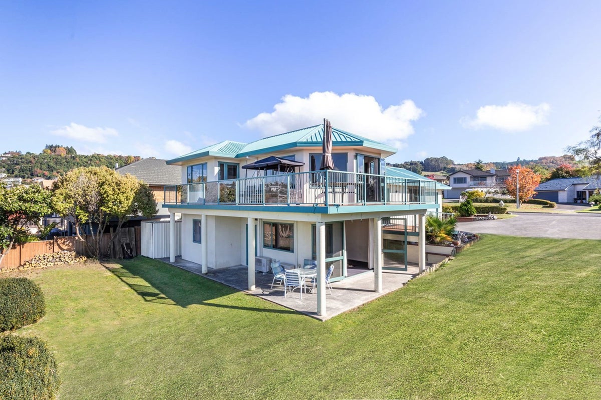 36 Kinder Street, Acacia Bay, Taupo - Carousel 1