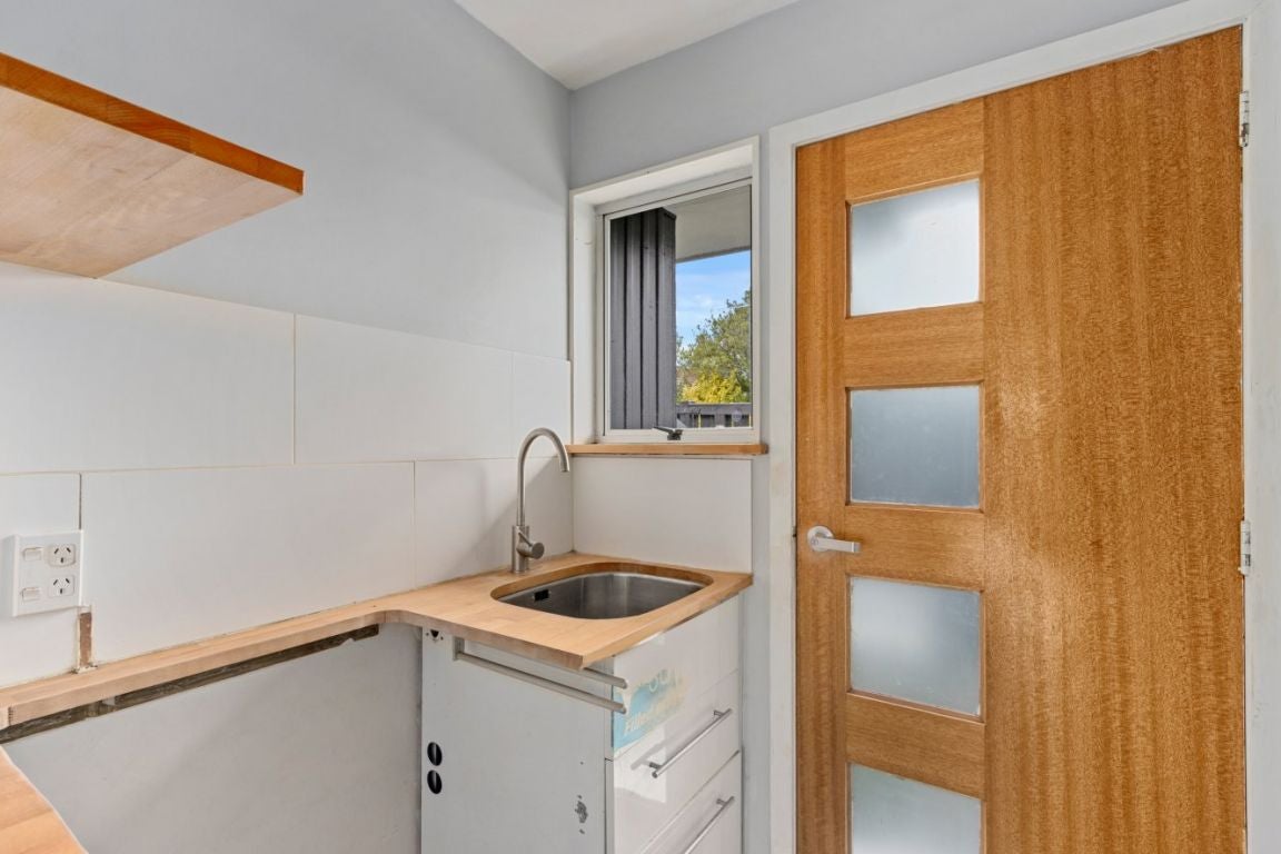 4/324 Ferry Road, Waltham, Christchurch - Carousel 12