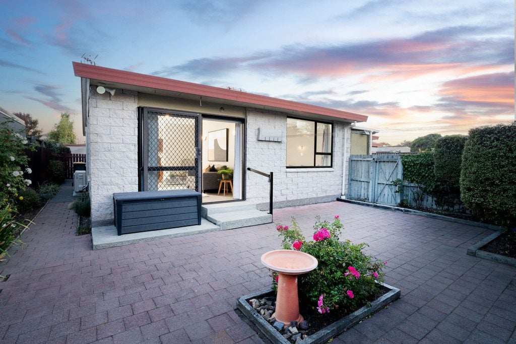 1/1 Convoy Street, New Brighton, Christchurch - Carousel 1