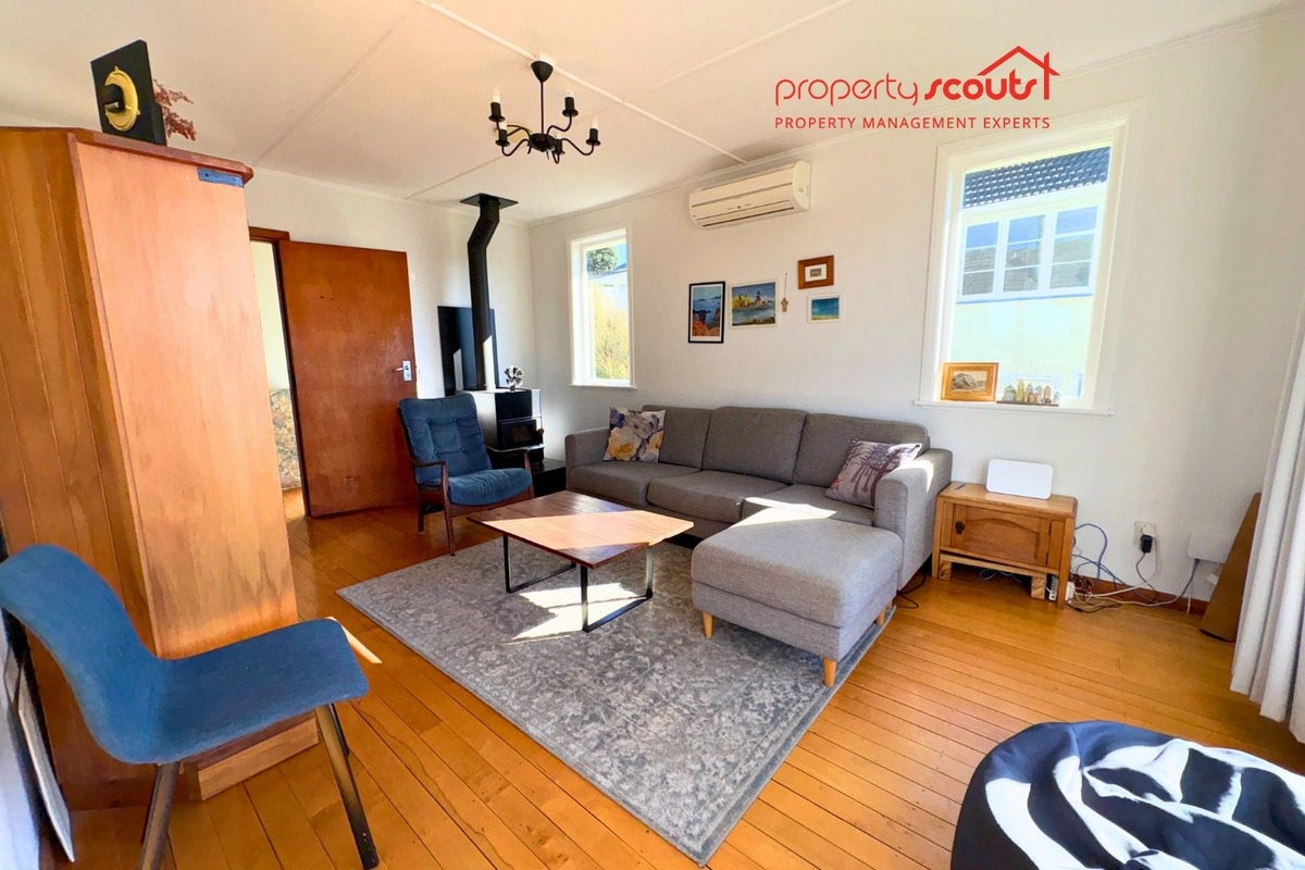 12 Pikarere Street, Titahi Bay, Porirua - Carousel 2