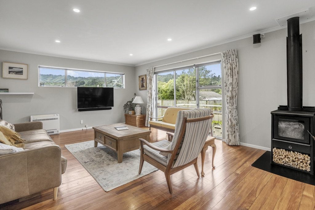 8 Sharpe Crescent, Wainuiomata, Lower Hutt - Carousel 2