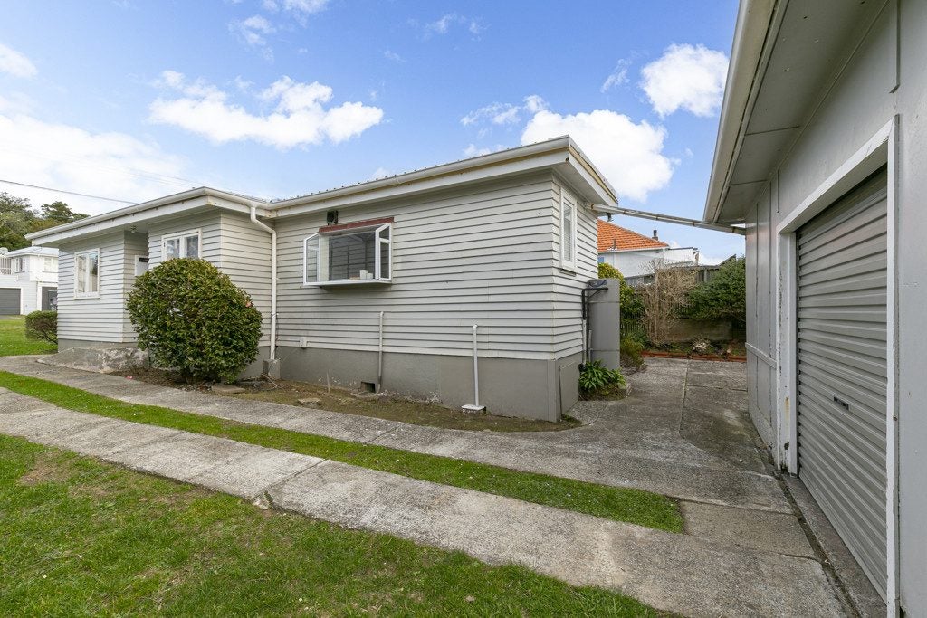 42 Tarawera Road, Johnsonville, Wellington - Carousel 14