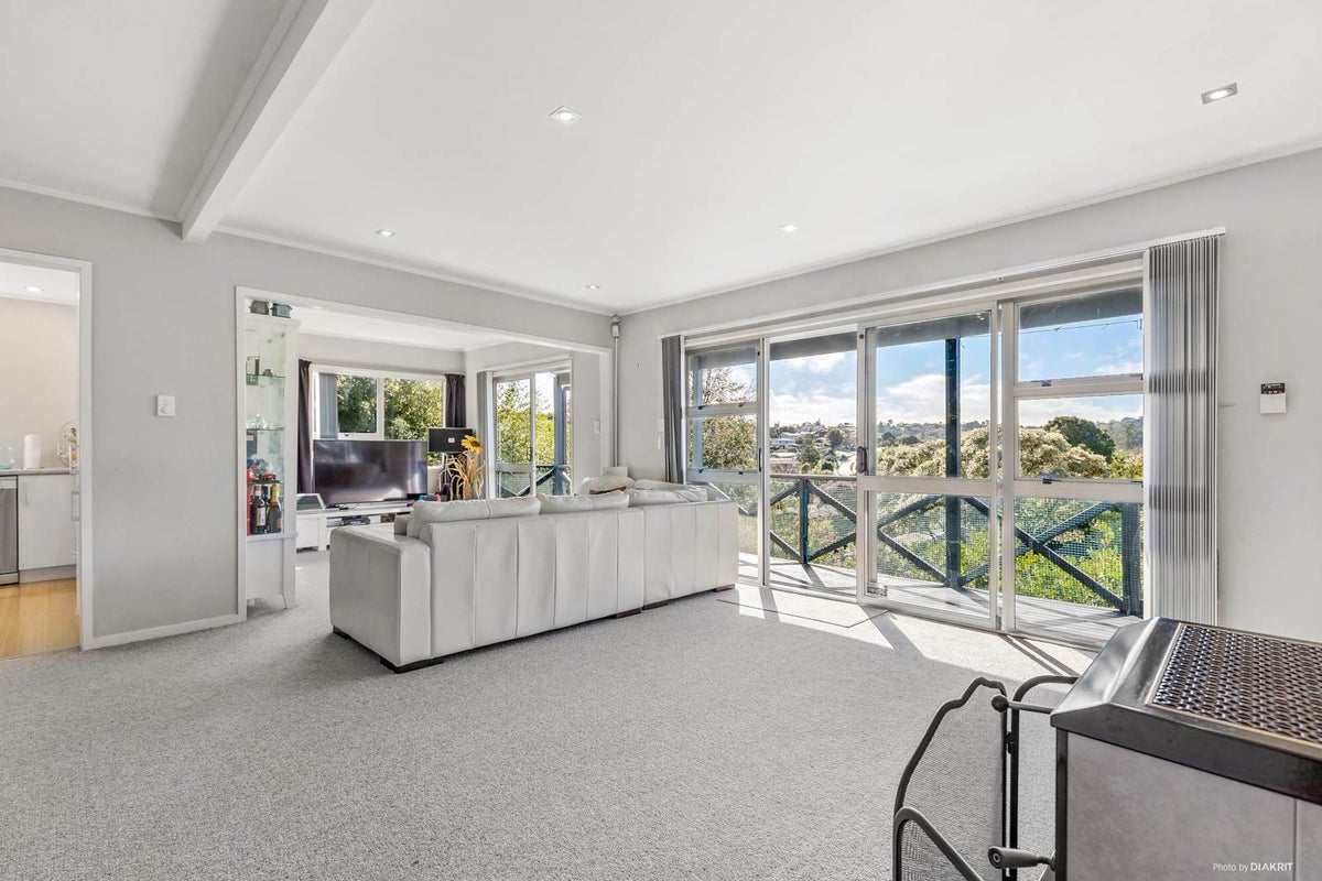 22 Oaktree Avenue, Browns Bay, Auckland - Carousel 2