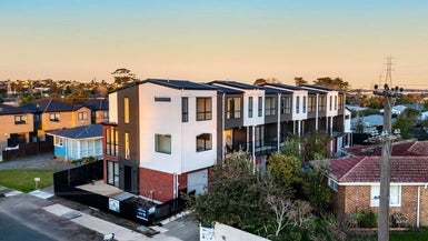 4/32 Tiraumea Drive, Pakuranga, Auckland - Carousel 1