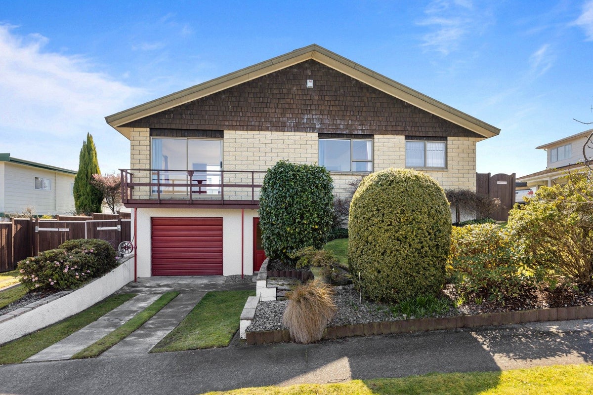 22 Golders Place, Richmond Heights, Taupo - Carousel 1