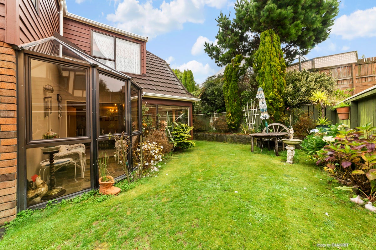 41 Burbank Crescent, Churton Park, Wellington - Carousel 1