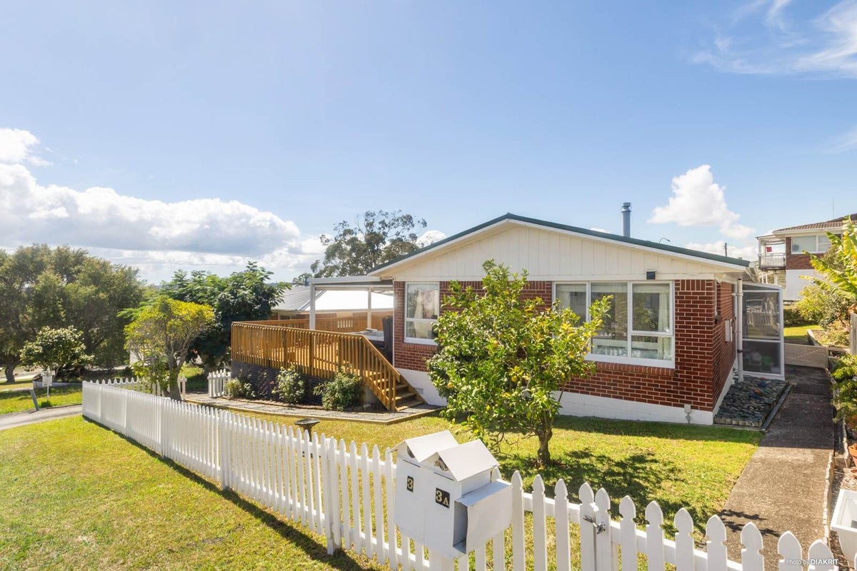 3 Hibiscus Place, Hillsborough, Auckland - Carousel 2