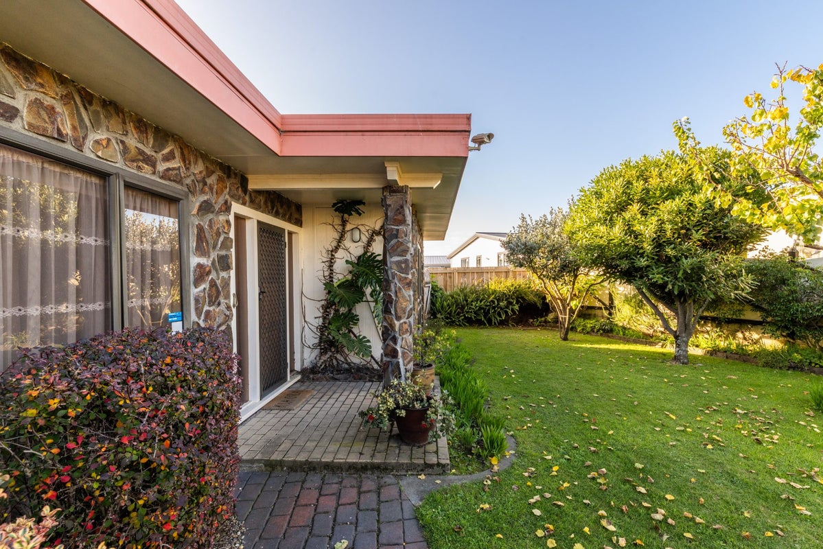 8 Matai Place, Pirimai, Napier - Carousel 1