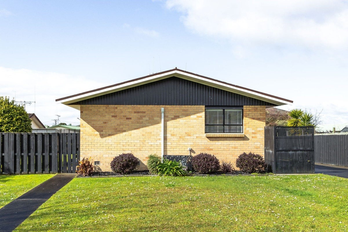 58 Aurora Terrace, Hillcrest, Hamilton - Carousel 1