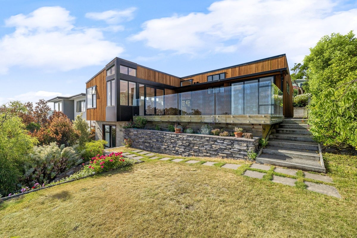 8 Seamount Terrace, Mount Pleasant, Christchurch - Carousel 1