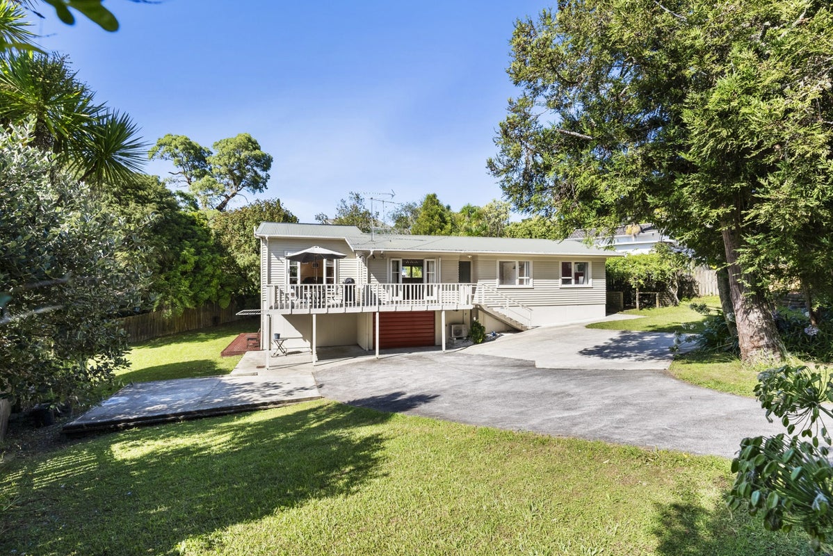 184 Golf Road, Titirangi, Auckland - Carousel 1
