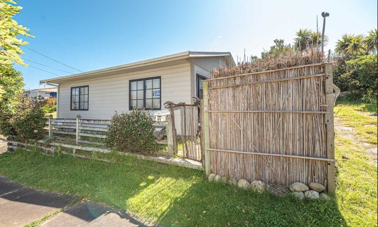 49 Rangiora Street, Castlecliff, Whanganui - Carousel 1
