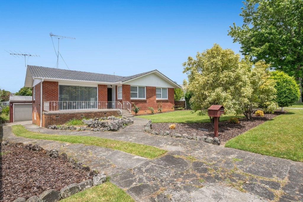 5 Normanton Street, Glenfield, Auckland - Carousel 1