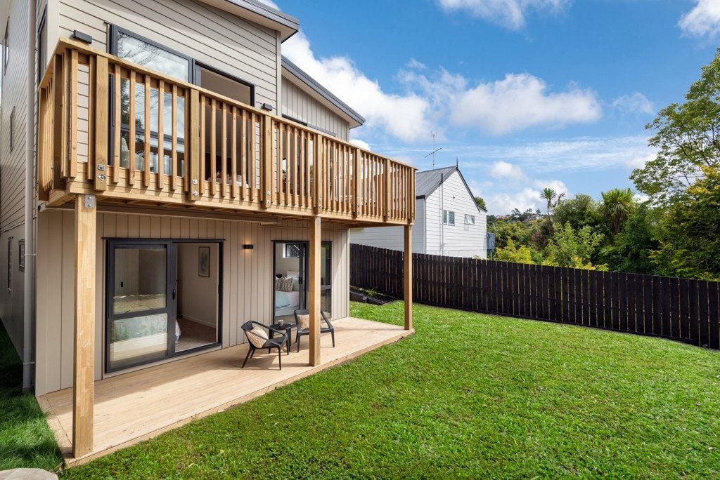 11A Dianthus Place, Browns Bay, Auckland - Carousel 1