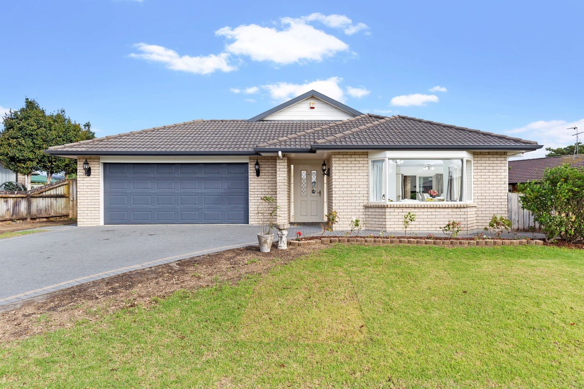 19 Glenross Drive, Wattle Downs, Auckland - Carousel 1