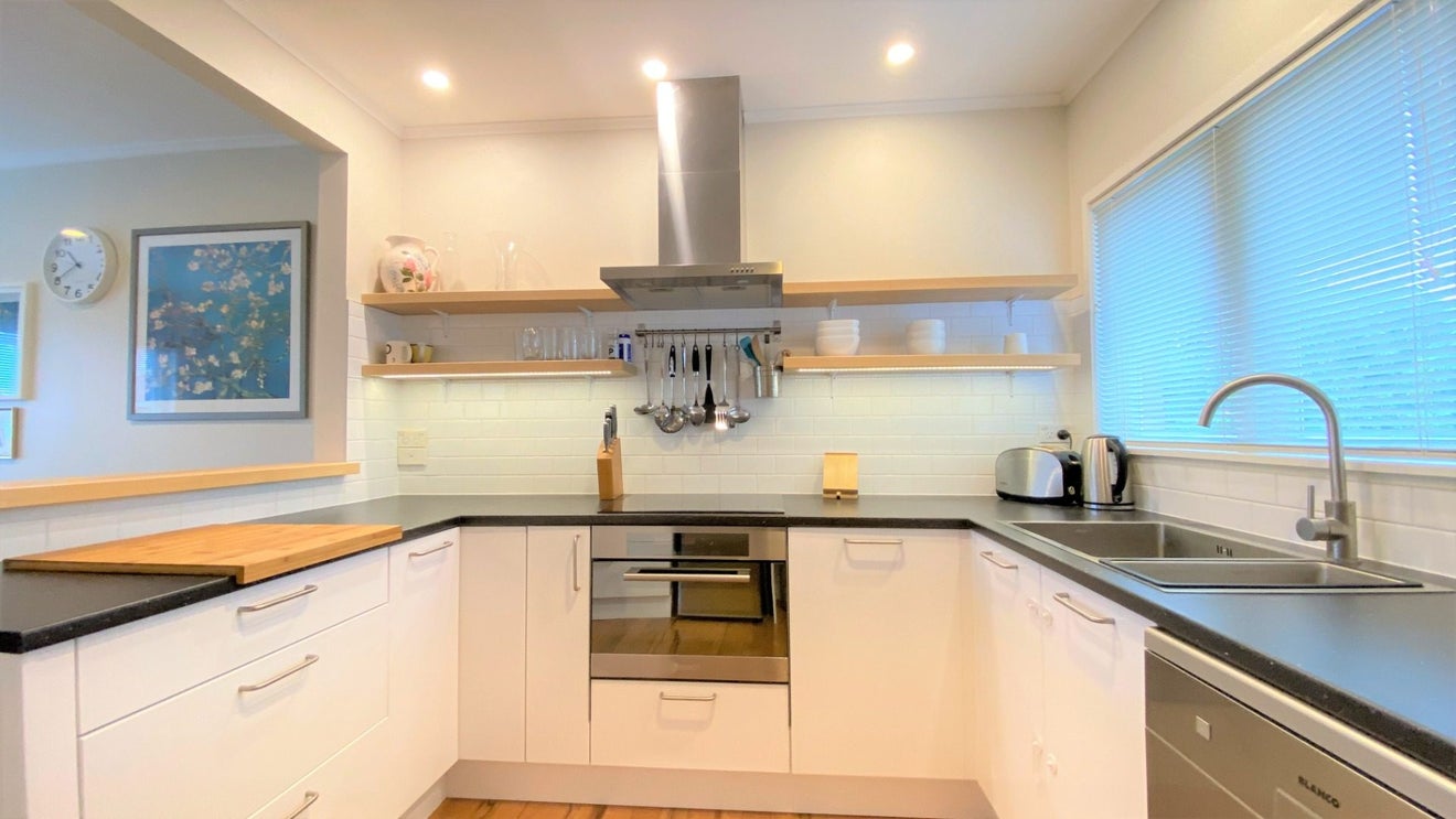 2/14 Shakespeare Road, Milford, Auckland - Carousel 2