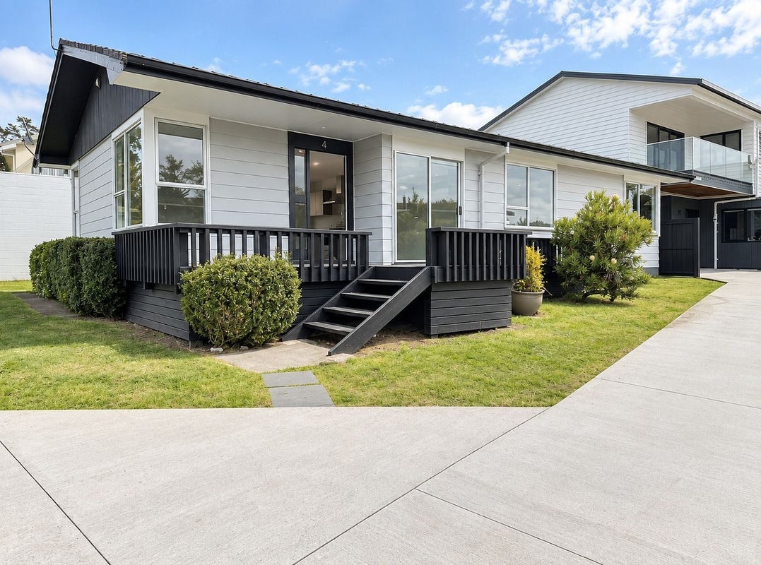 4 Pipitea Place, Massey, Auckland - Carousel 1