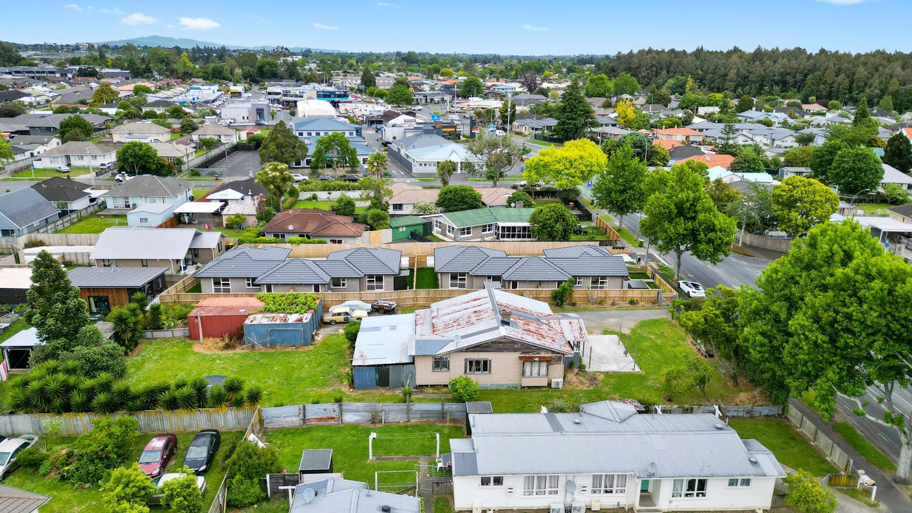 300 Peachgrove Road, Fairfield, Hamilton - Carousel 2
