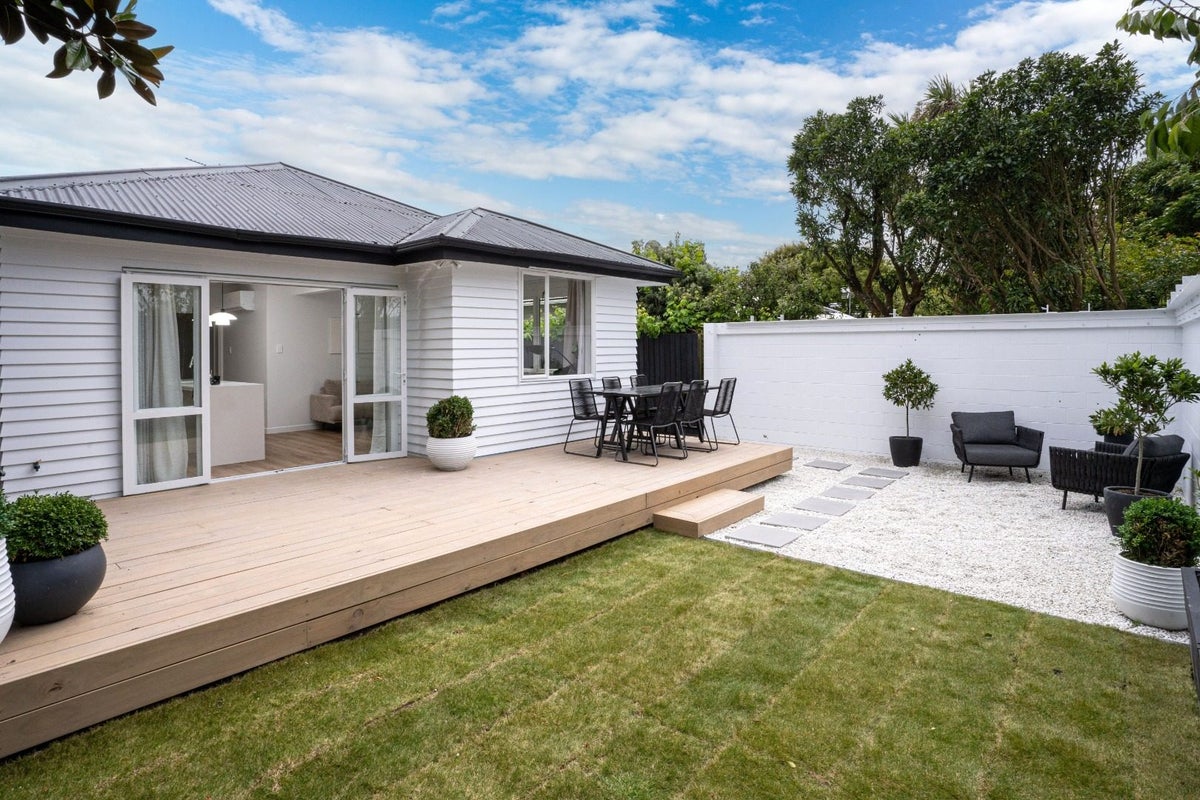 18 Dover Street, St Albans, Christchurch - Carousel 1
