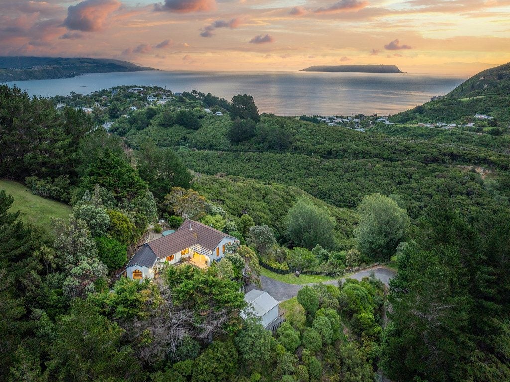 104 Airlie Road, Plimmerton, Porirua - Carousel 1